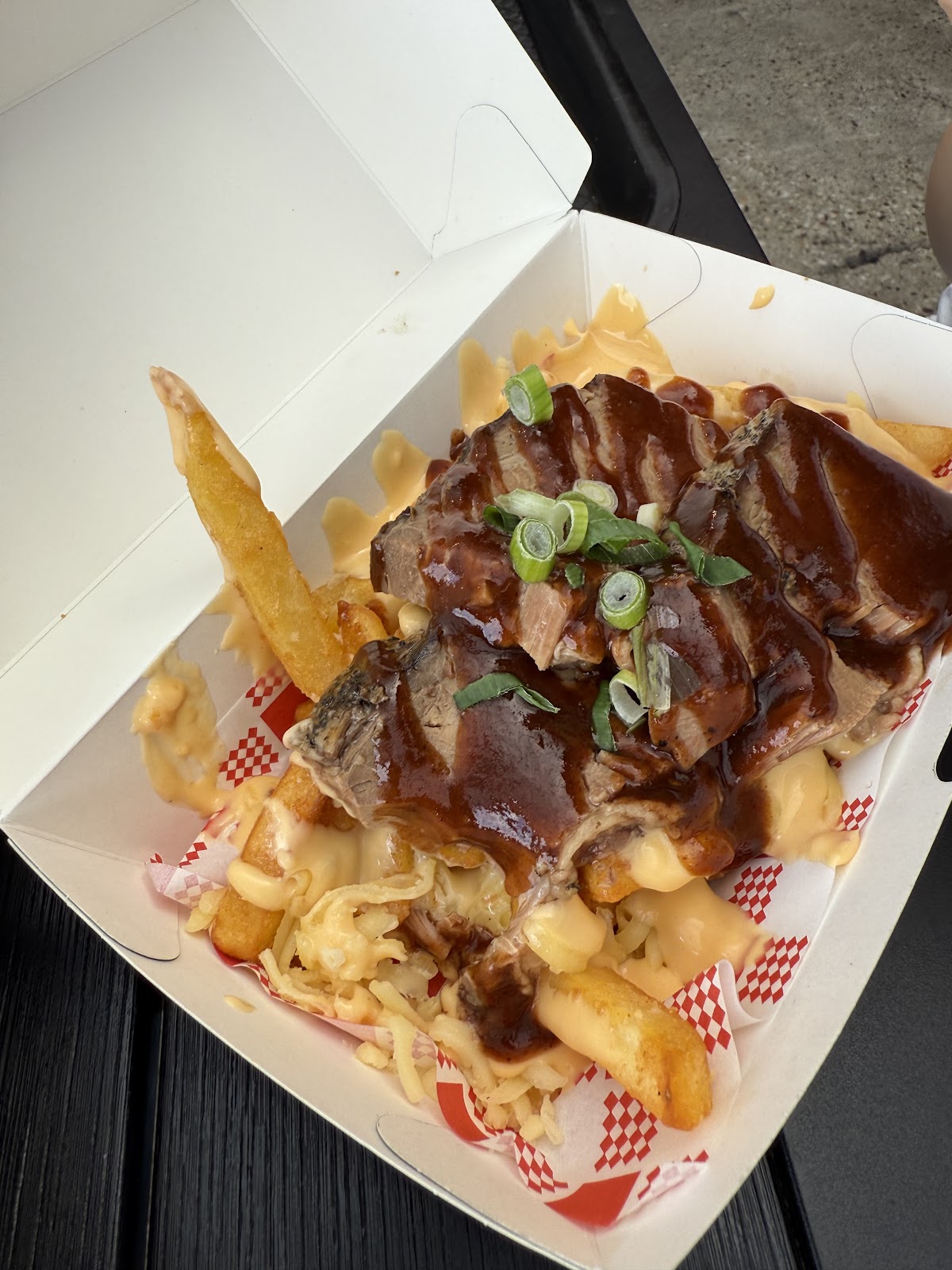 Slow smoked pork ribs with chips